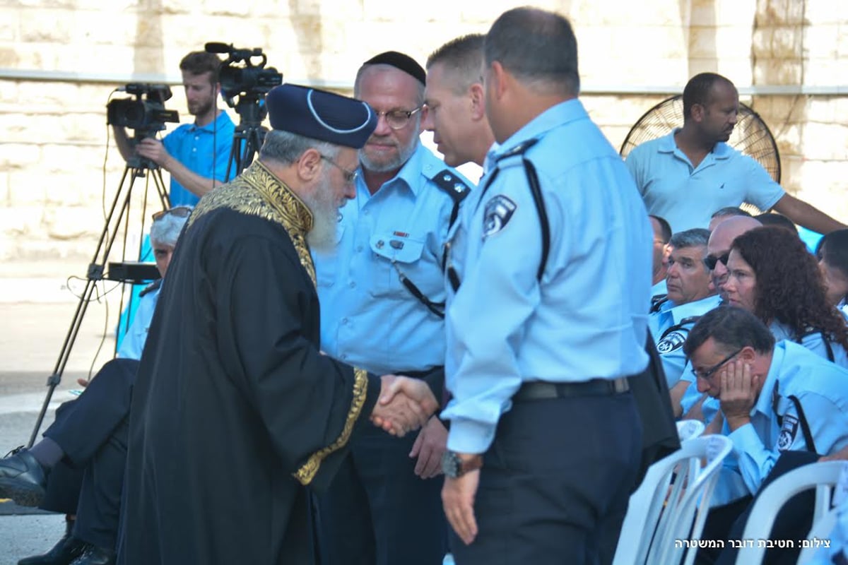 הרבנים הראשיים השתתפו בטקס הרמת כוסית במשטרה