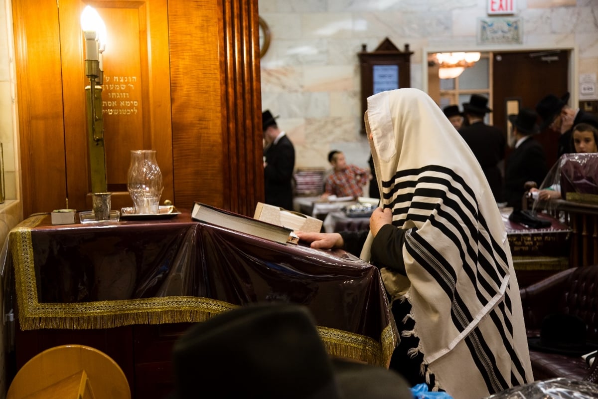 גלריה: סליחות אצל אדמו"רי ורבני בורו פארק