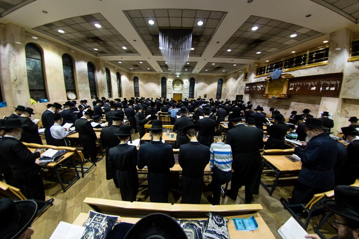 גלריה: סליחות אצל אדמו"רי ורבני בורו פארק