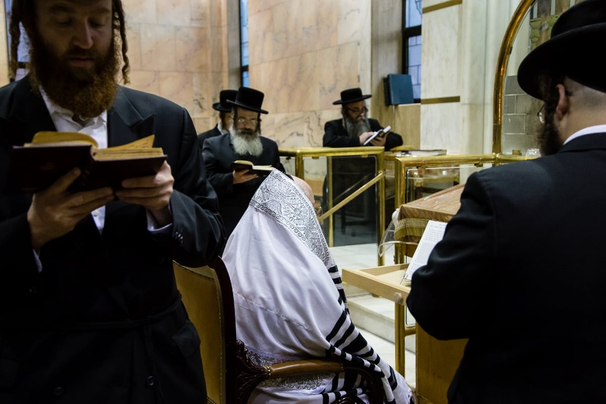 גלריה: סליחות אצל אדמו"רי ורבני בורו פארק