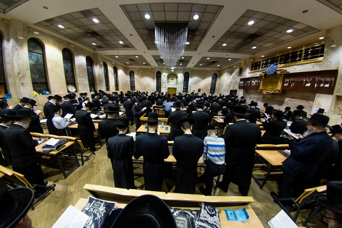 גלריה: סליחות אצל אדמו"רי ורבני בורו פארק