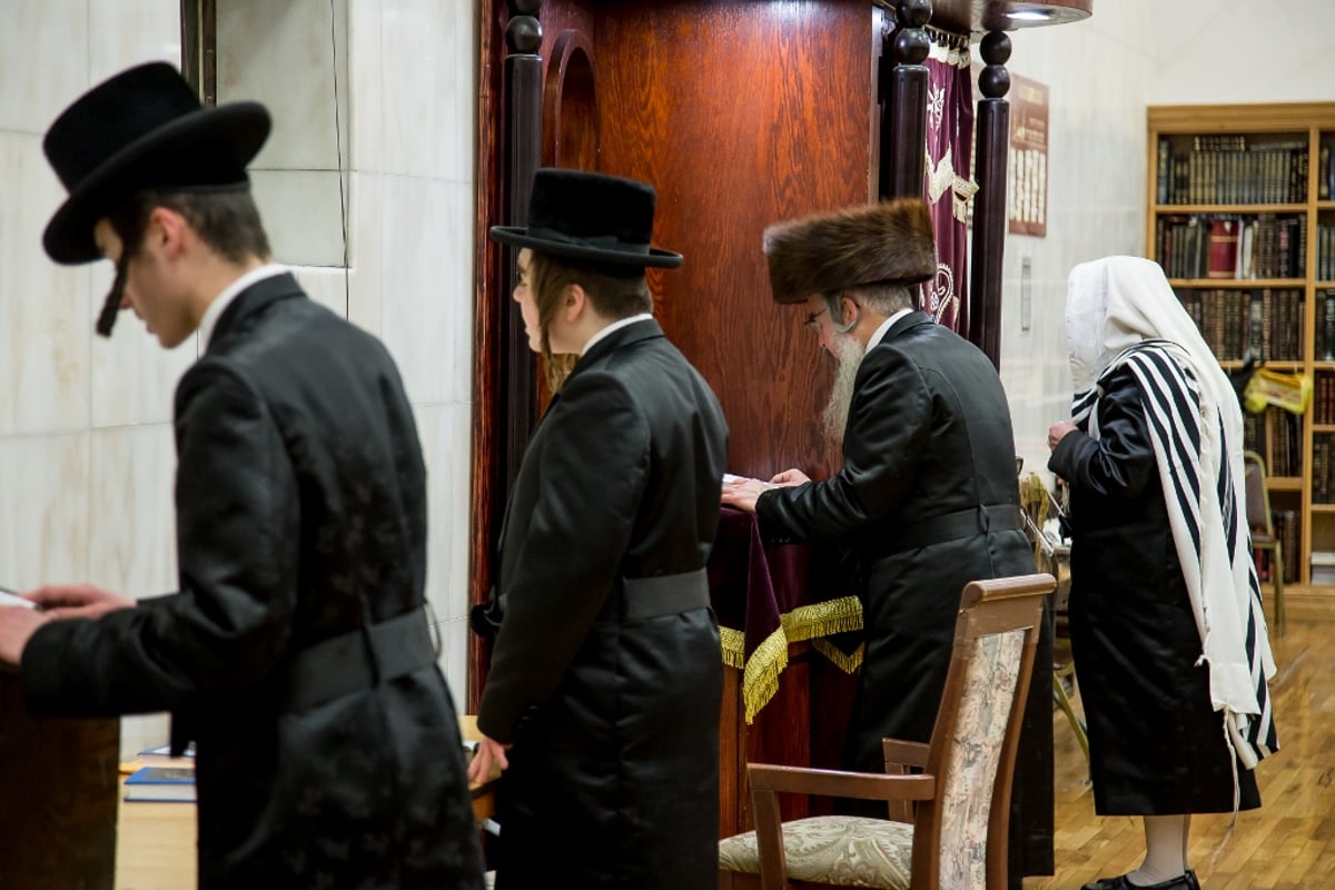 גלריה: סליחות אצל אדמו"רי ורבני בורו פארק