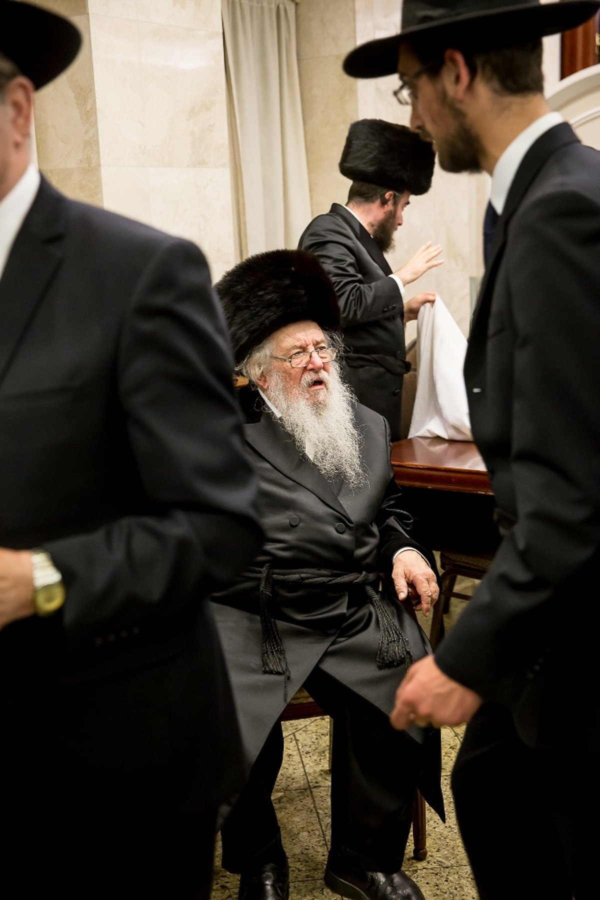 גלריה: סליחות אצל אדמו"רי ורבני בורו פארק