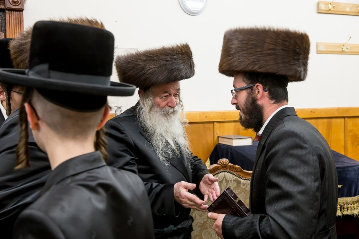 גלריה: סליחות אצל אדמו"רי ורבני בורו פארק