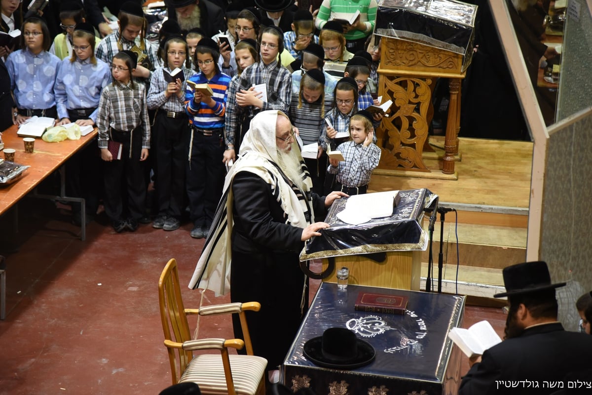 צפו: סליחות ראשונות עם האדמו"ר  מצאנז