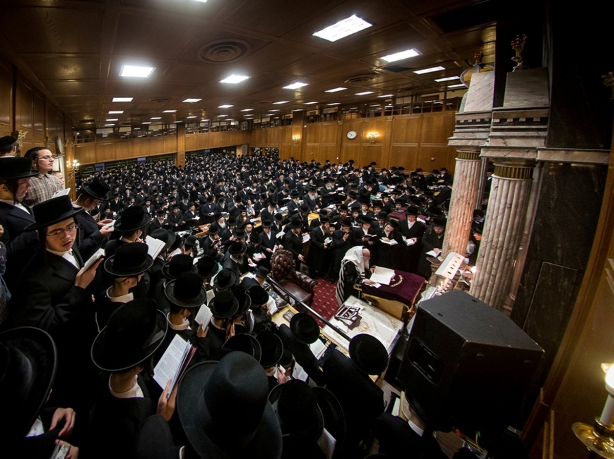 סליחות אצל האדמו"ר מצאנז קלויזנבורג • צפו