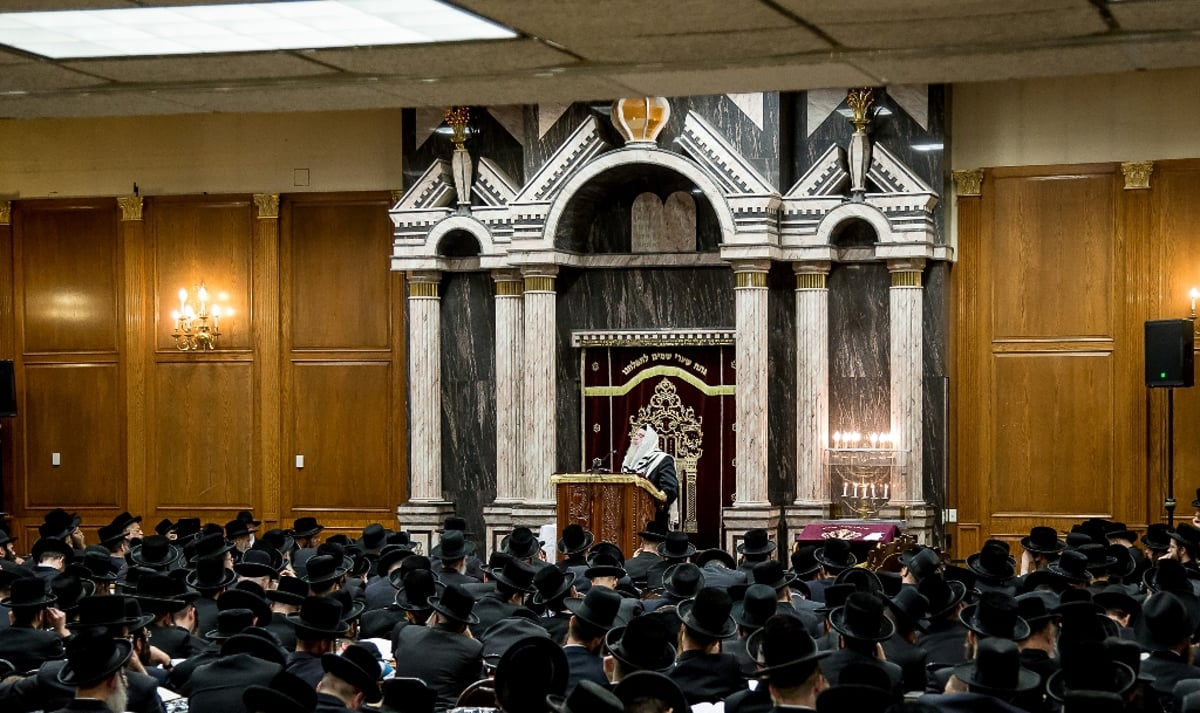 סליחות אצל האדמו"ר מצאנז קלויזנבורג • צפו