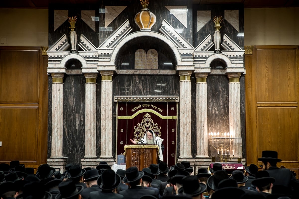 סליחות אצל האדמו"ר מצאנז קלויזנבורג • צפו