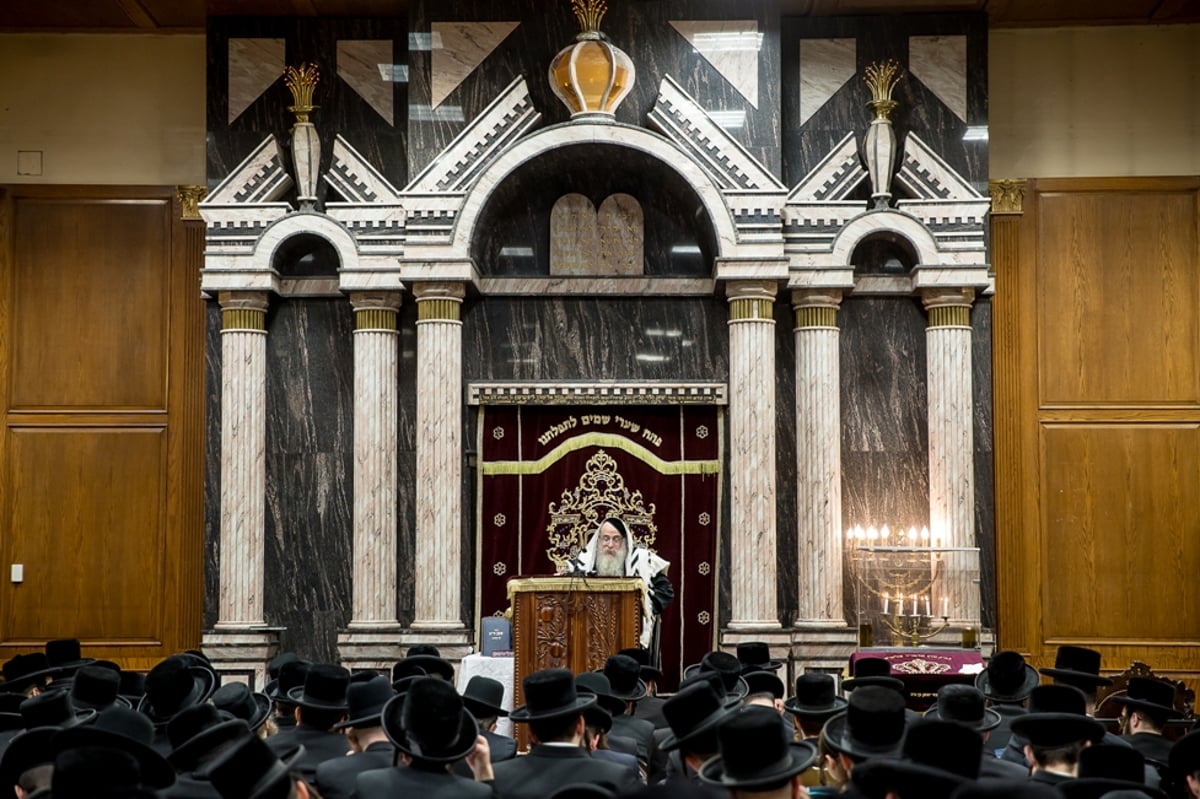 סליחות אצל האדמו"ר מצאנז קלויזנבורג • צפו