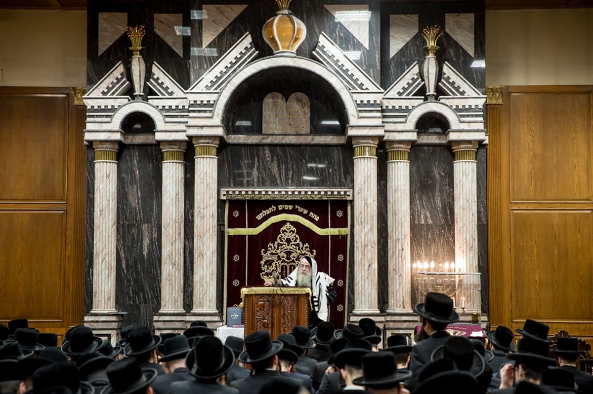 סליחות אצל האדמו"ר מצאנז קלויזנבורג • צפו