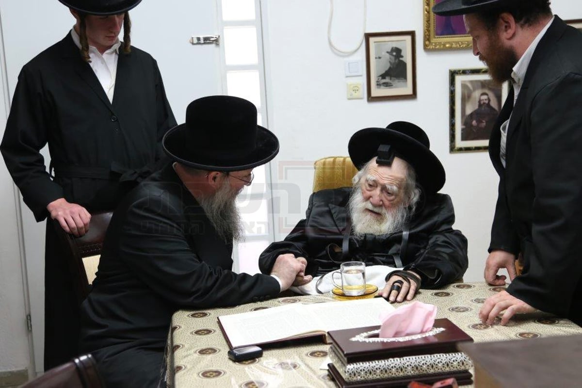 הכנסת ספר תורה לביהמ"ד בעלעד בבורו פארק • גלריה