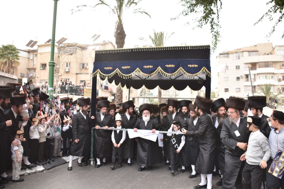 גלריית ענק ומסכמת: האדמו"רים האחים רקדו יחד. צפו