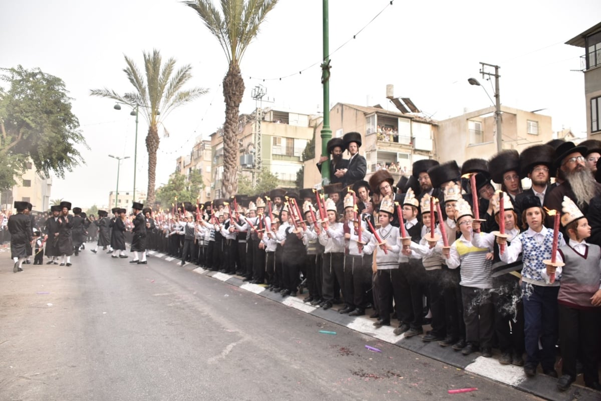 גלריית ענק ומסכמת: האדמו"רים האחים רקדו יחד. צפו