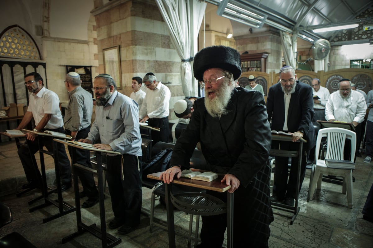 סליחות בערב ראש השנה במערת המכפלה. תיעוד