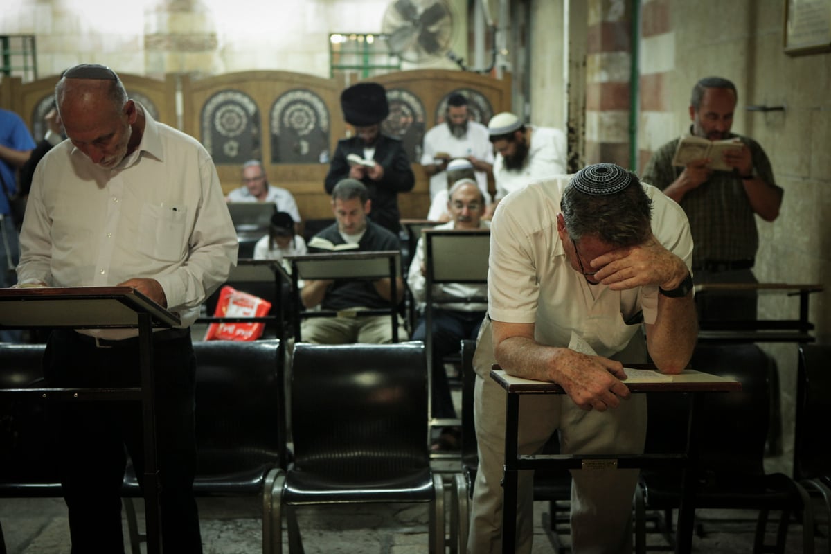 סליחות בערב ראש השנה במערת המכפלה. תיעוד