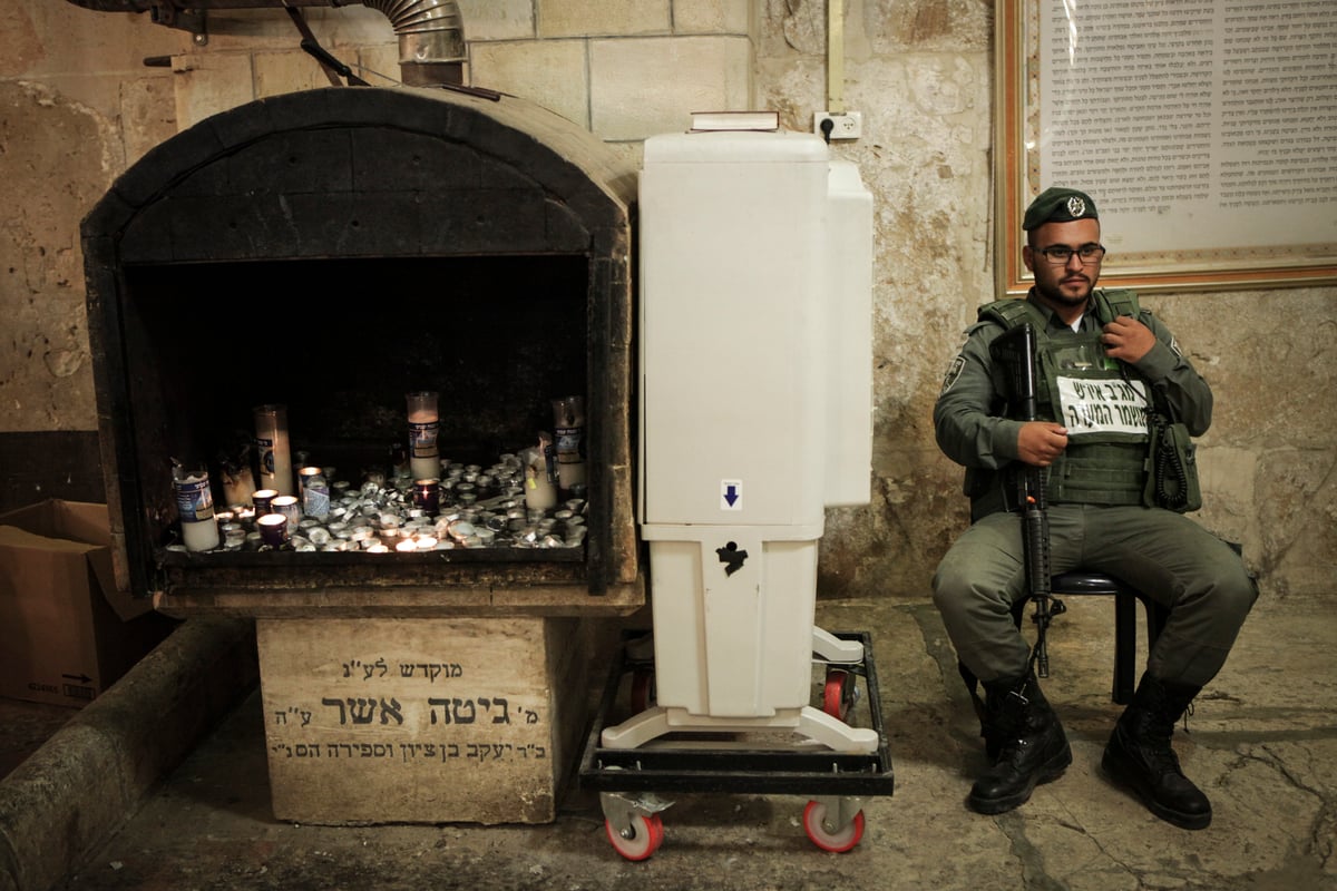 סליחות בערב ראש השנה במערת המכפלה. תיעוד