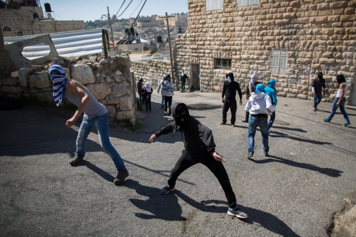 טרור האבנים בירושלים: יידוי אבנים ובקבוקי תבערה - 8 ערבים נעצרו