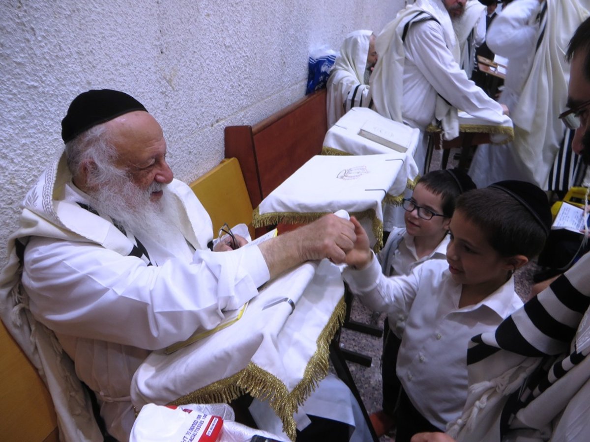 תיעוד: ראשי ישיבת פוניבז' בכניסת יום כיפור