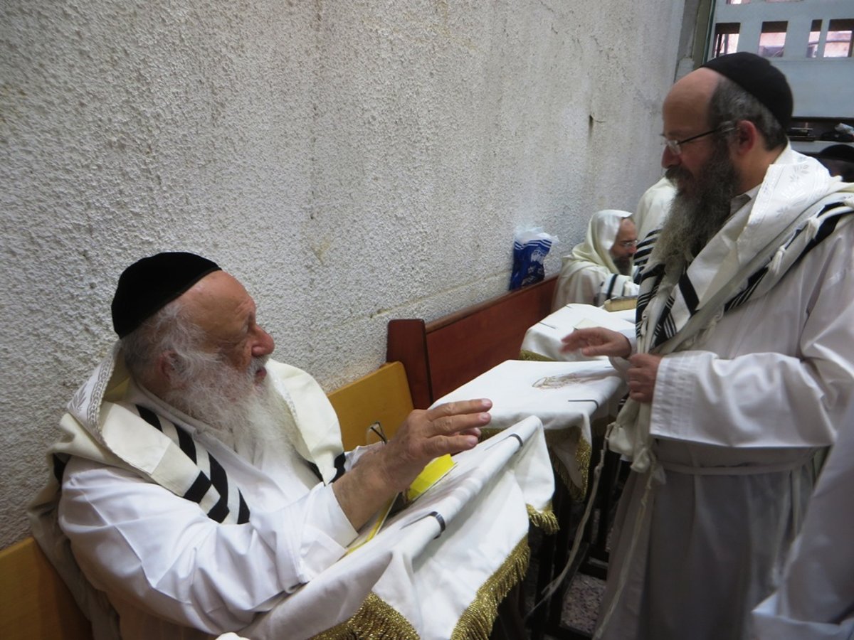 תיעוד: ראשי ישיבת פוניבז' בכניסת יום כיפור