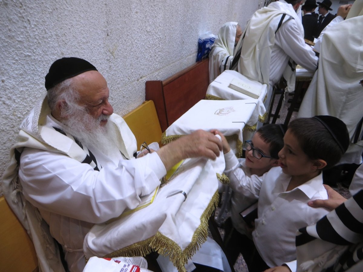 תיעוד: ראשי ישיבת פוניבז' בכניסת יום כיפור