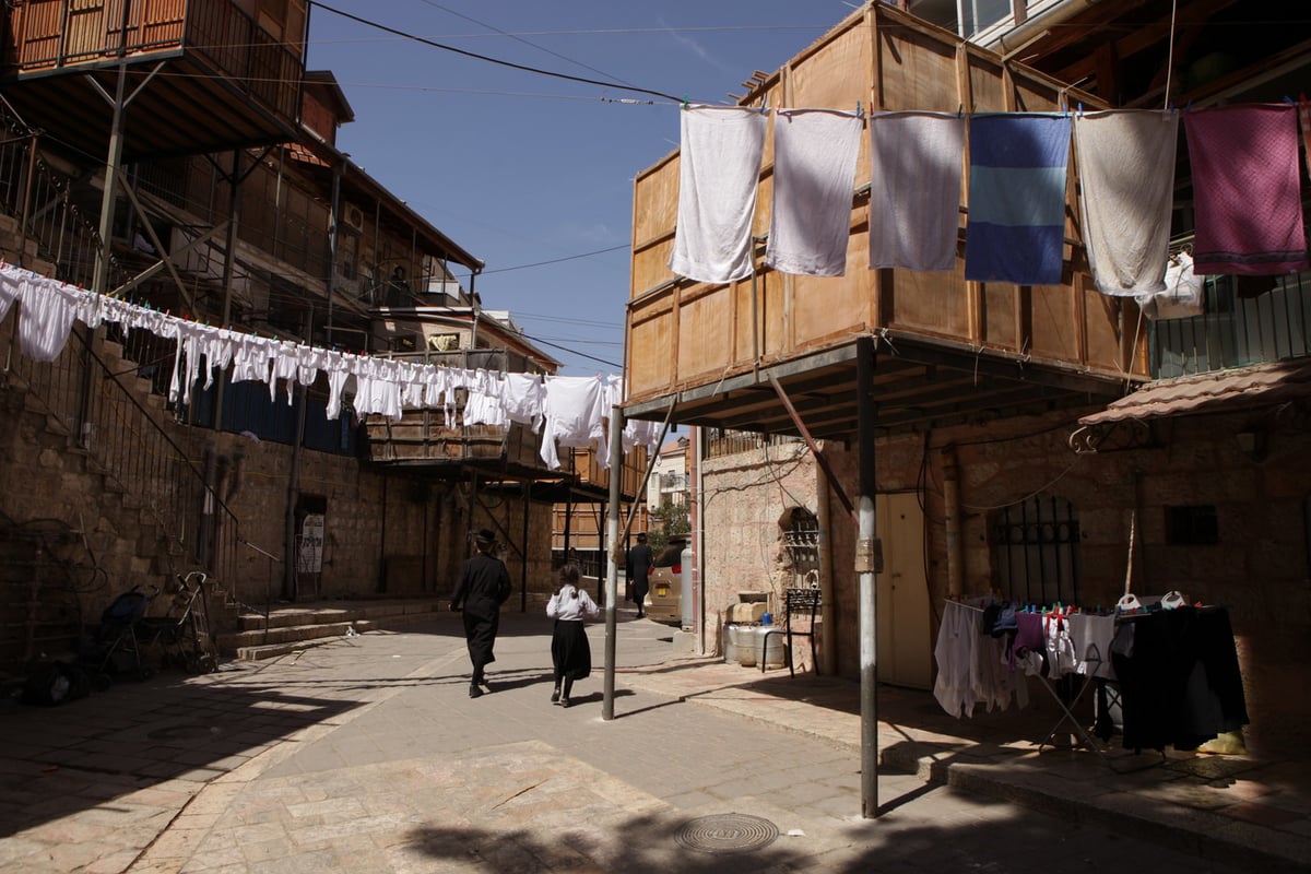 מחיל אל חיל: הסוכות הולכות ונבנות