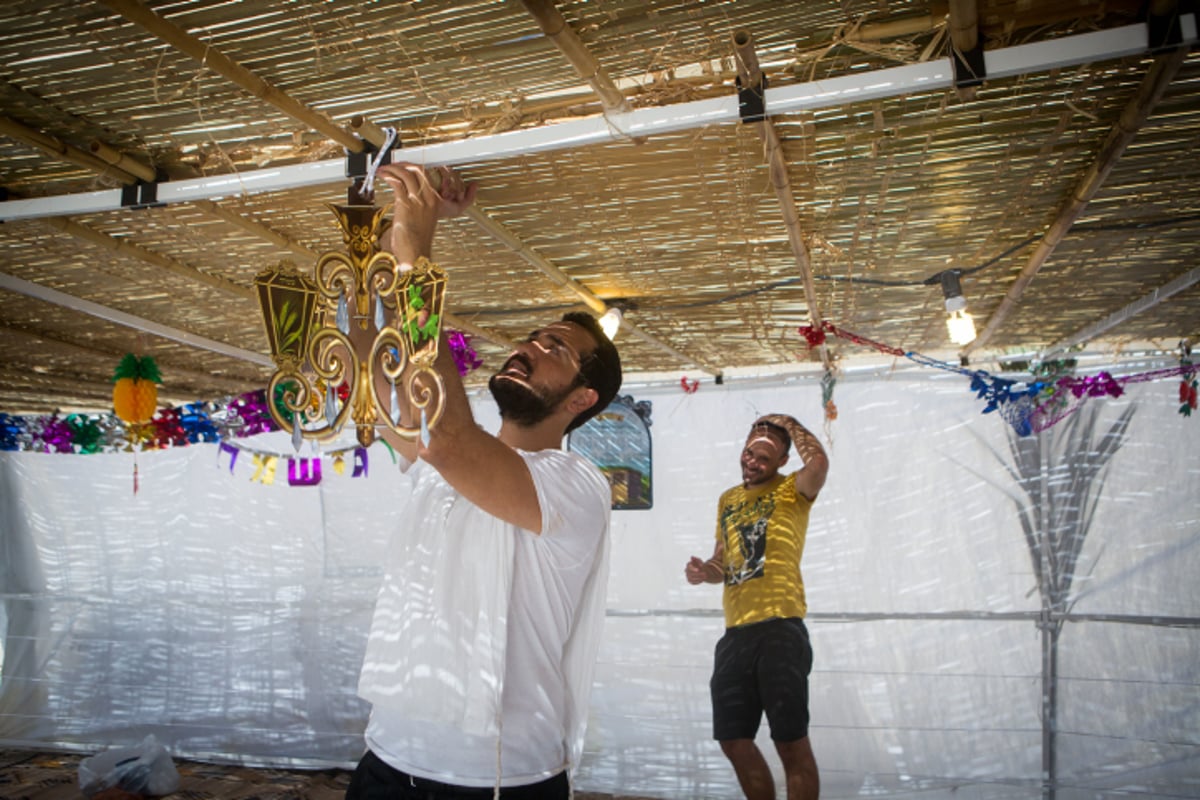 מתכוננים לחג הסוכות בירושלים ובתל אביב • צפו בתיעוד