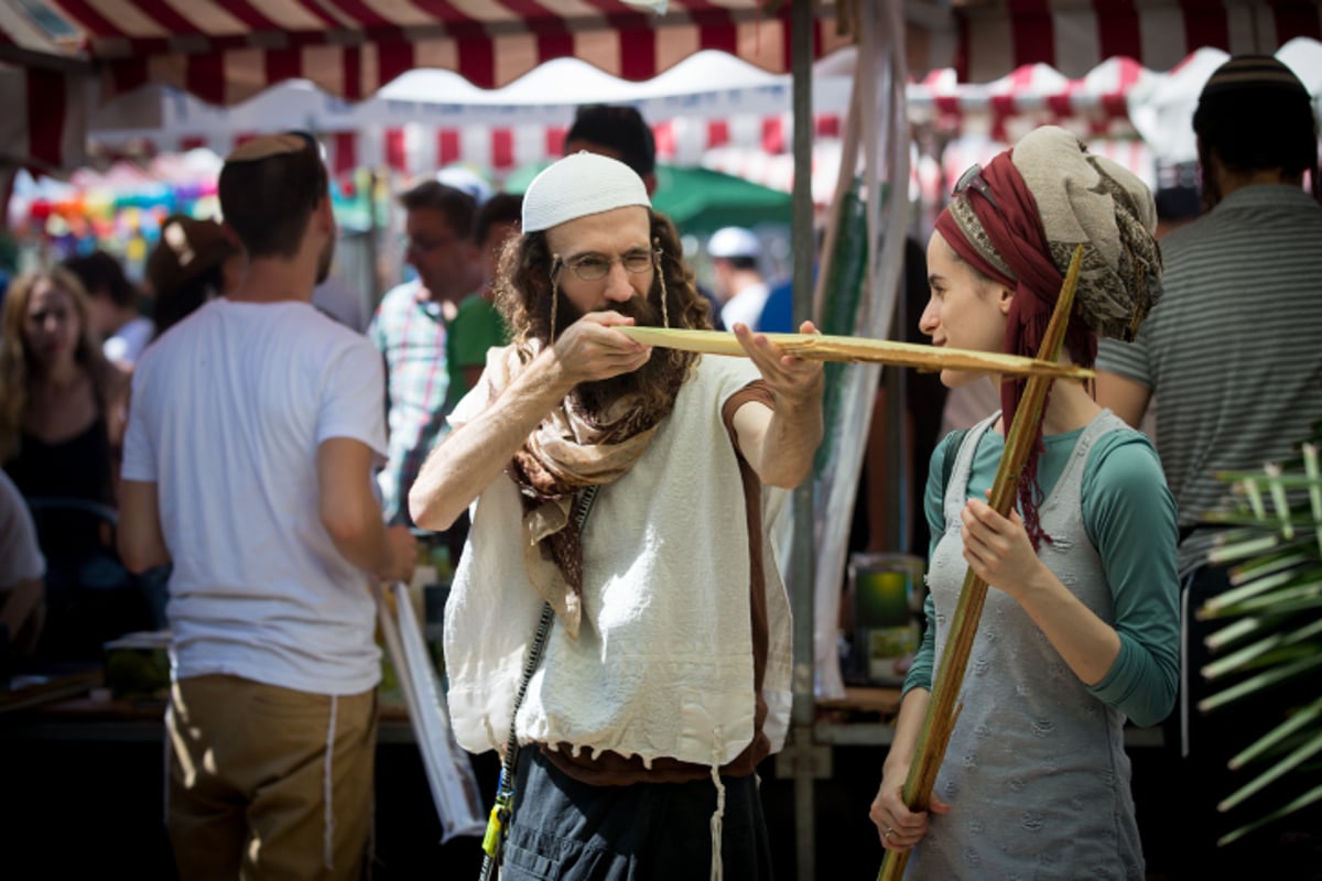 מתכוננים לחג הסוכות בירושלים ובתל אביב • צפו בתיעוד