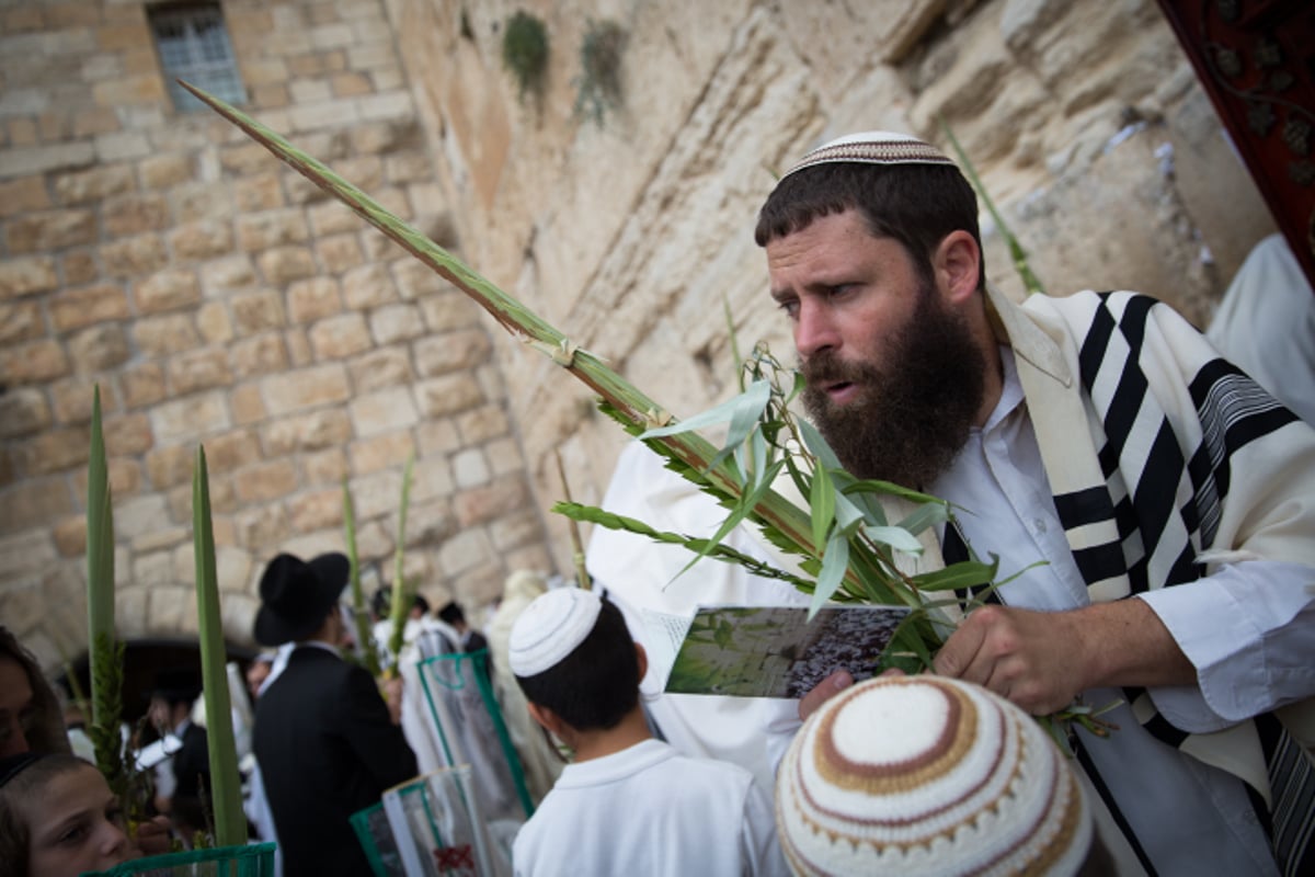 תיעוד ענק: מעמד ברכת כהנים בכותל המערבי