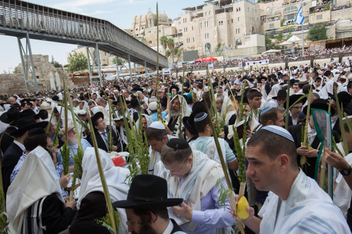 תיעוד ענק: מעמד ברכת כהנים בכותל המערבי