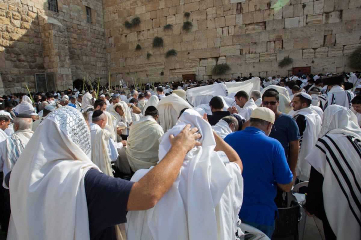 תיעוד ענק: מעמד ברכת כהנים בכותל המערבי