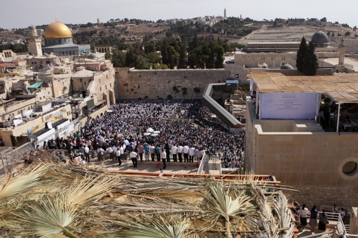 תיעוד ענק: מעמד ברכת כהנים בכותל המערבי