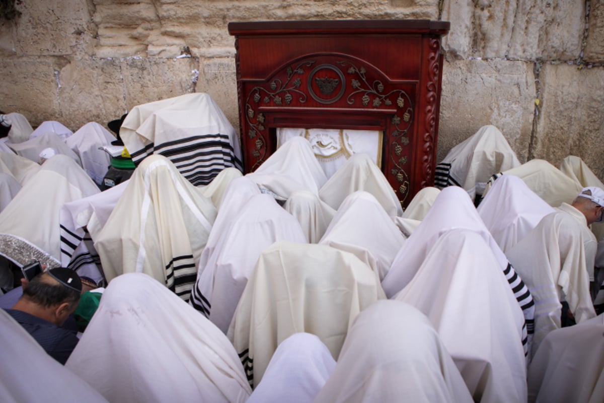 תיעוד ענק: מעמד ברכת כהנים בכותל המערבי