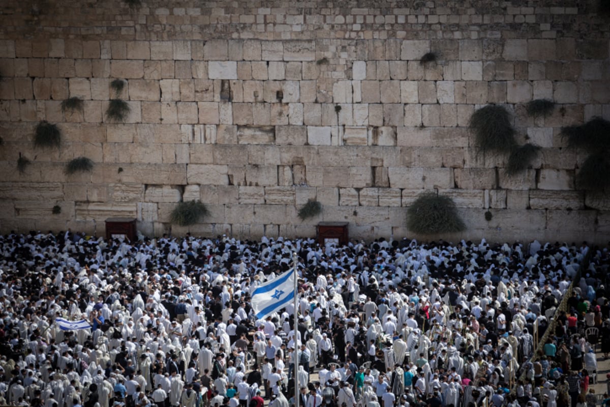 תיעוד ענק: מעמד ברכת כהנים בכותל המערבי