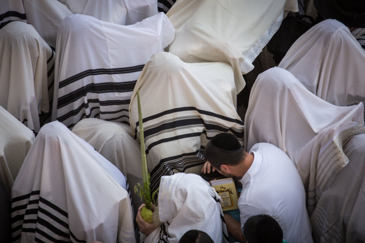 תיעוד ענק: מעמד ברכת כהנים בכותל המערבי