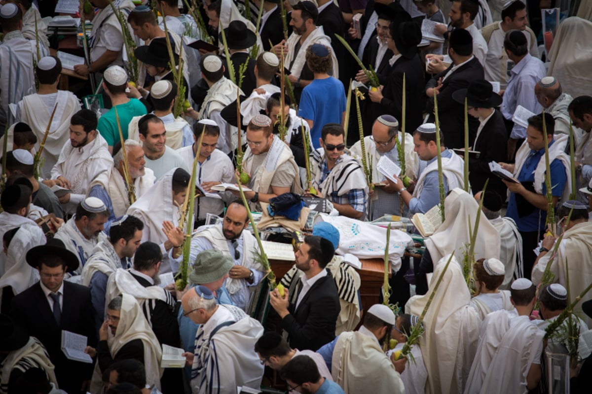 תיעוד ענק: מעמד ברכת כהנים בכותל המערבי