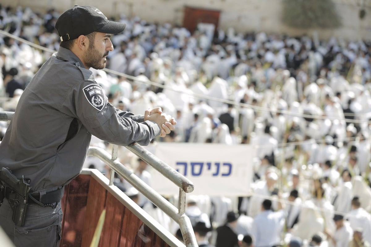 תיעוד ענק: מעמד ברכת כהנים בכותל המערבי