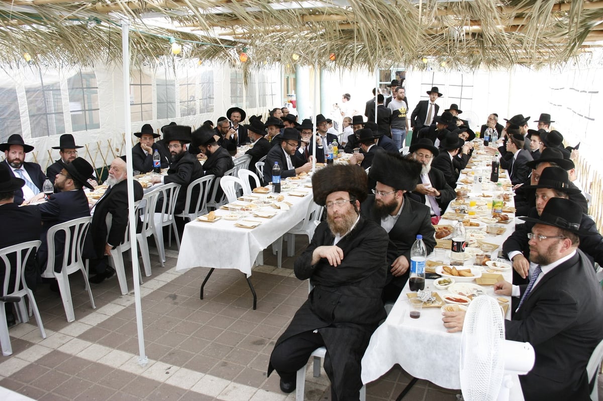 נציגי "דגל התורה" התכנסו בסוכה ברכסים: "לא הצליחו לפגוע בהתפתחות"