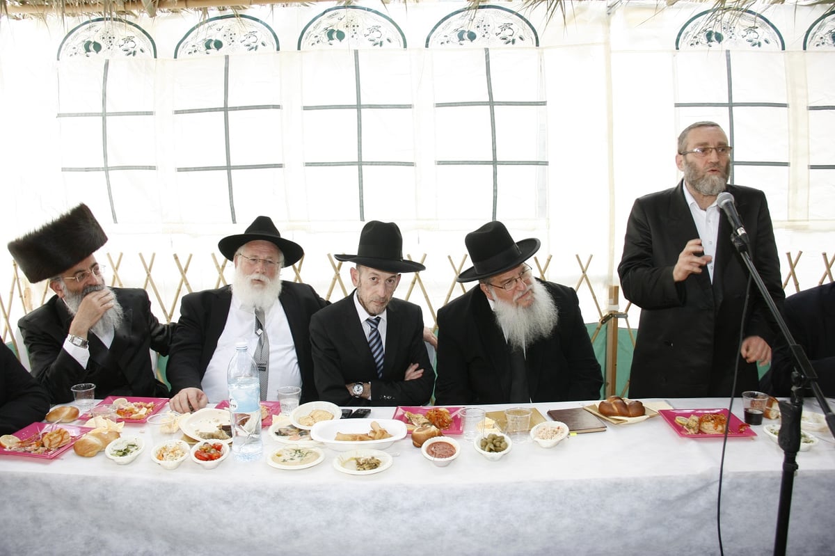 נציגי "דגל התורה" התכנסו בסוכה ברכסים: "לא הצליחו לפגוע בהתפתחות"