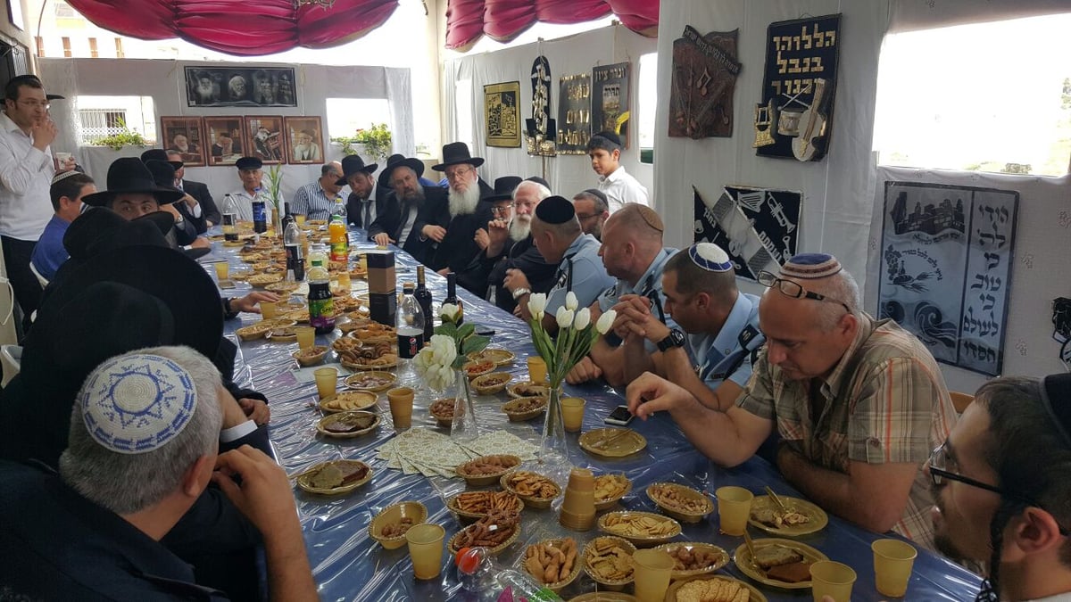 נציגי "דגל התורה" התכנסו בסוכה ברכסים: "לא הצליחו לפגוע בהתפתחות"