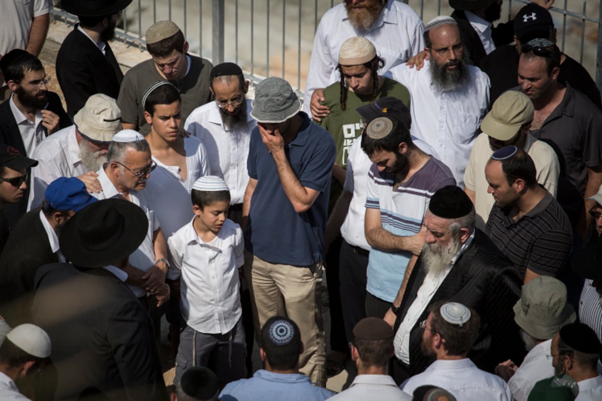 ערב חג "שמחת תורה": אלפים בהלוויות הנרצחים הרב נחמיה לביא והרב אהרון בניטה הי"ד