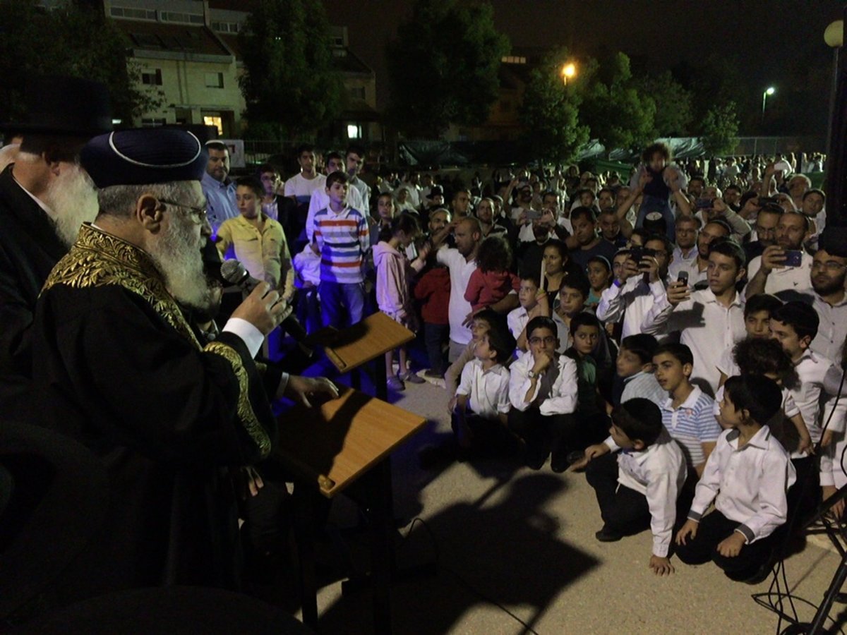 הראשל"צ הגר"י יוסף בהקפות שניות בגבעת זאב: "אסור להרוס את בית הכנסת"