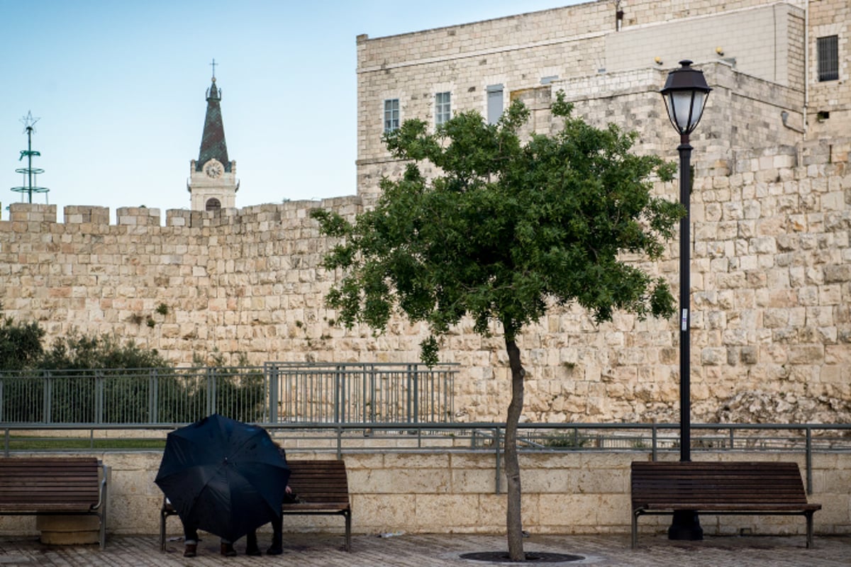 היורה הגיע: 7 מ"מ של גשם בגוש דן והפסקות חשמל