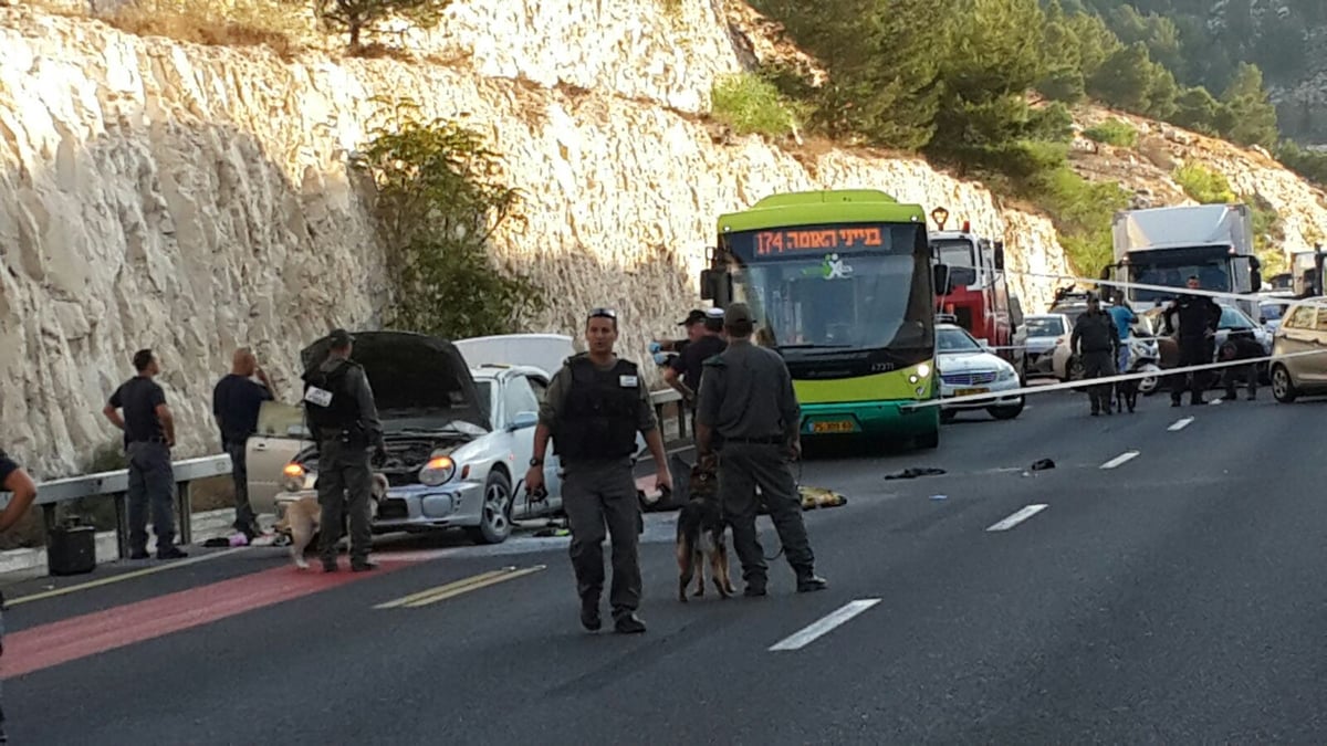 מחבלת צעקה "אללה אכבר" ופוצצה מטען, שוטר נפצע קל