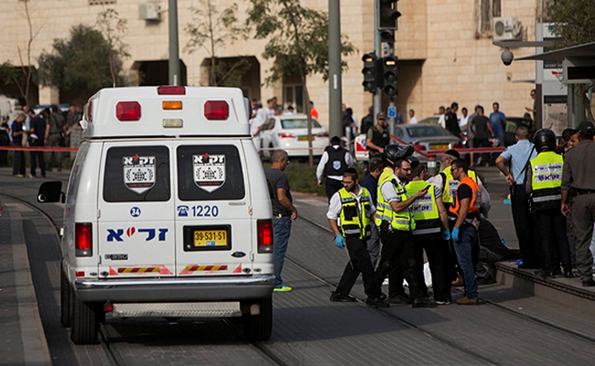 השוטרים שירו במחבל: "הוא רץ לעברנו עם הסכין, ירינו"