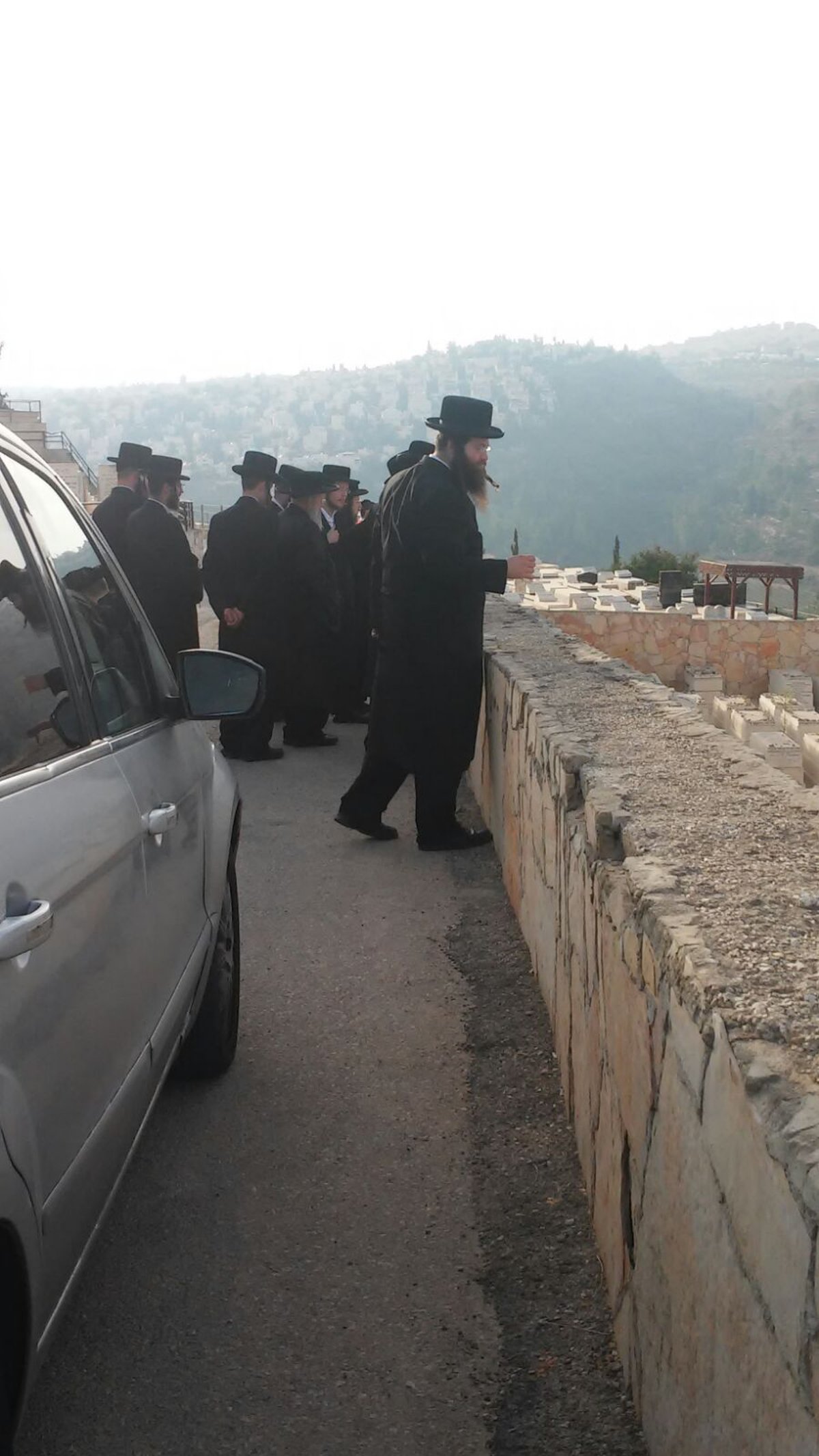 תיעוד עצוב: הלווית הרב ישעיהו קרישבסקי הי"ד