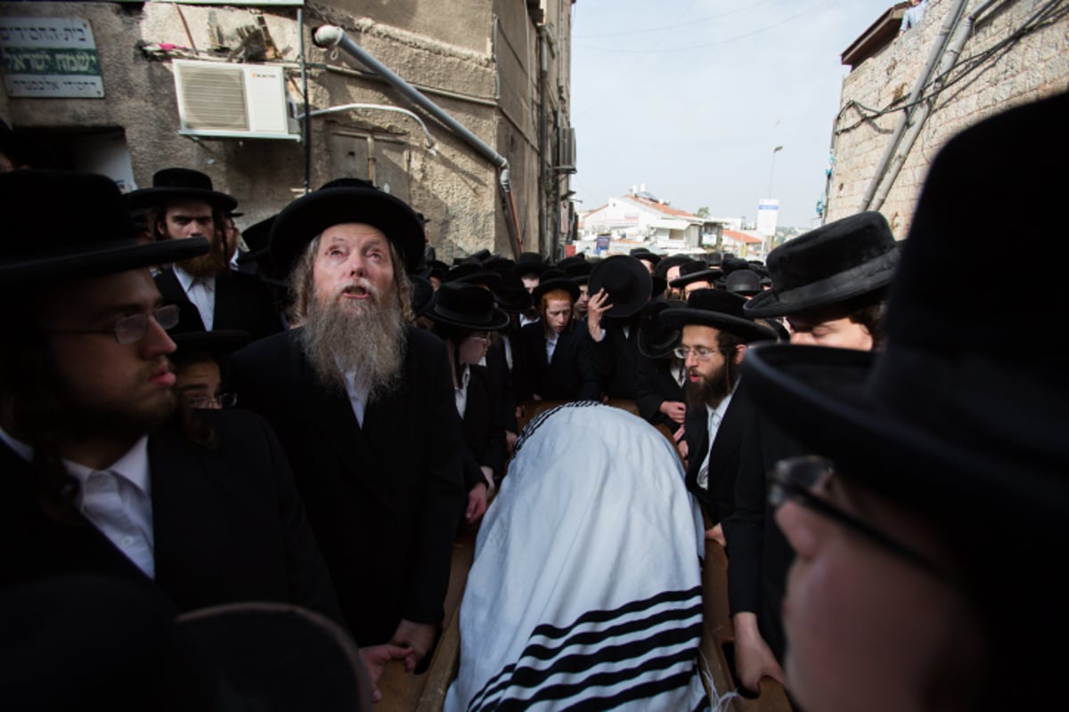 תיעוד עצוב: הלווית הרב ישעיהו קרישבסקי הי"ד