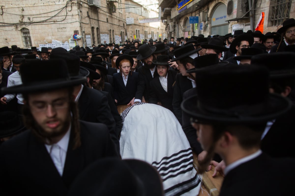 תיעוד עצוב: הלווית הרב ישעיהו קרישבסקי הי"ד