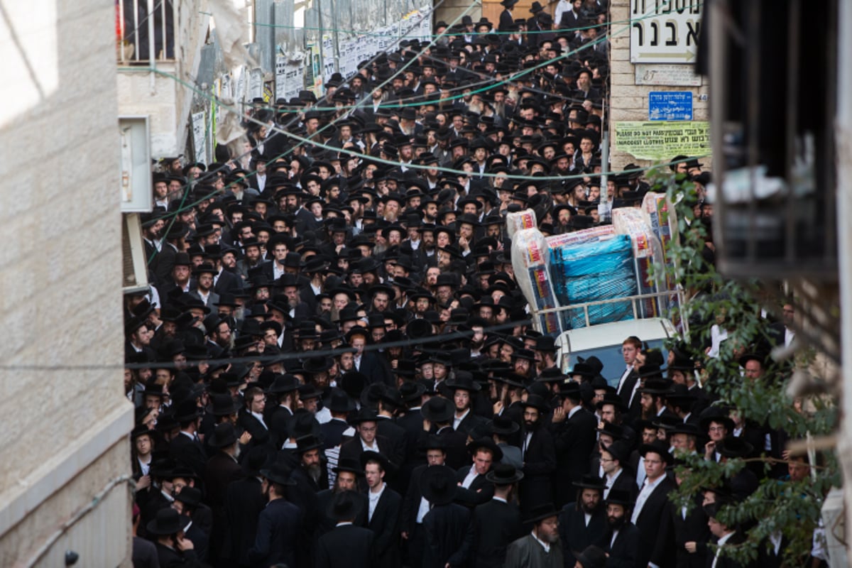 תיעוד עצוב: הלווית הרב ישעיהו קרישבסקי הי"ד