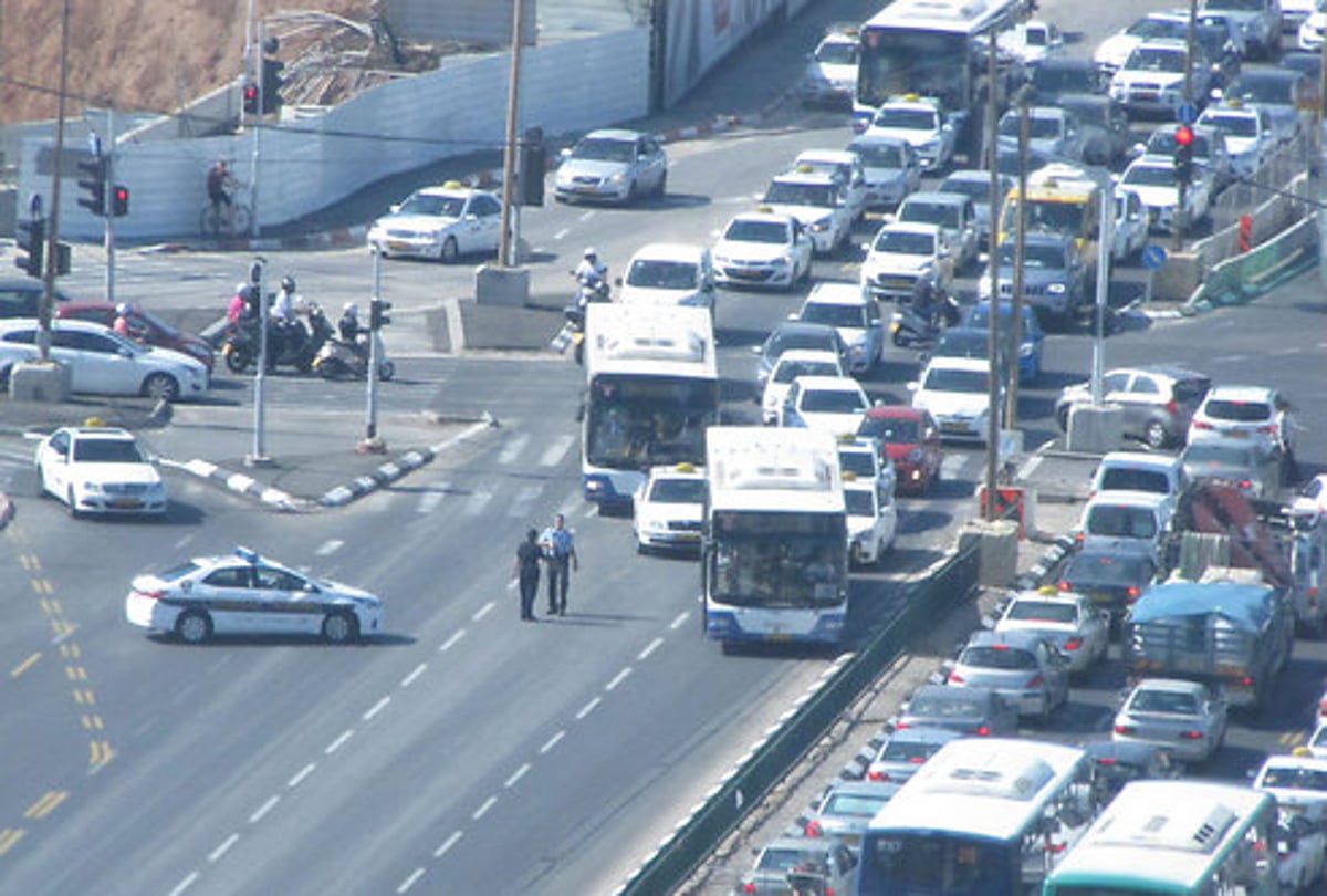 המצוד בתל אביב: נעצרו שני ערבים חשודים; הכבישים נפתחו