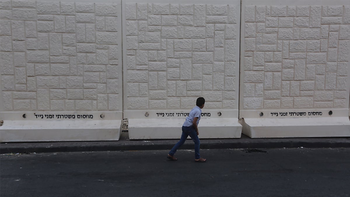 המשטרה הציבה חומת בטון בארמון הנציב